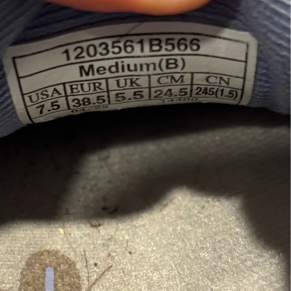 Brooks Lavender and Gray Ghost 10 Athletic Shoes - Picture 10 of 11